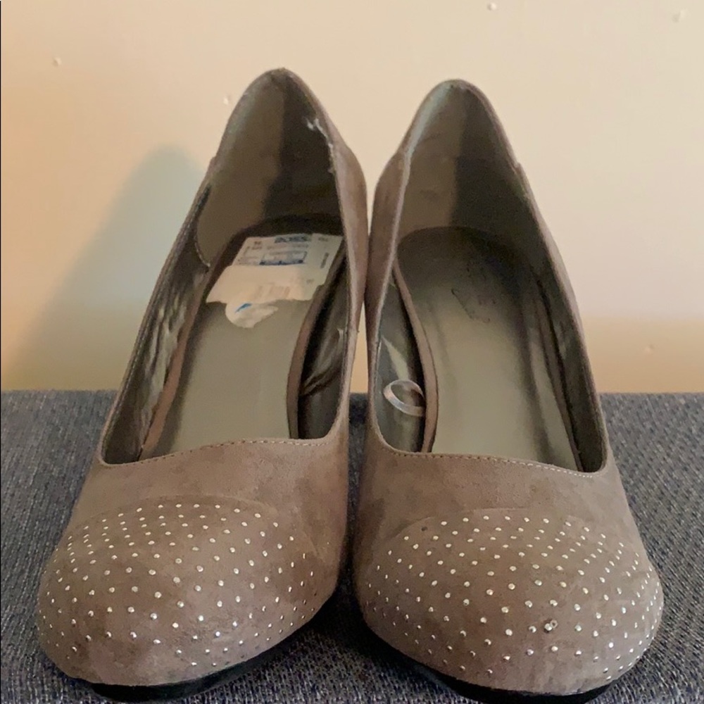 Mid heel shoe